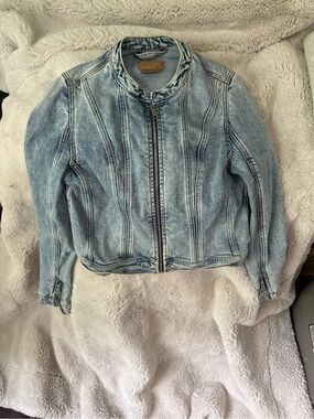 American Eagle Light Wash Denim Zip-Front Jacket - Women